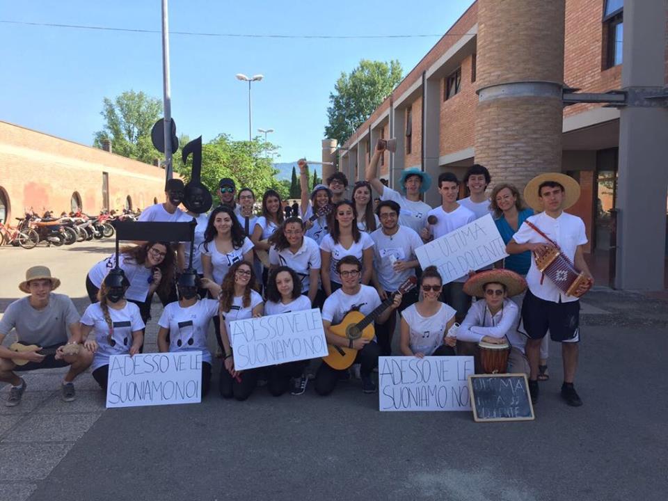 Questa pazza pazza maturità. Dal Giotto Ulivi le foto dei 'maturandi'