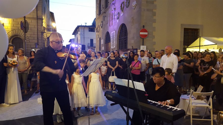 Tutte spose per una notte. Cronaca del primo 'Mercoledì nel Borgo