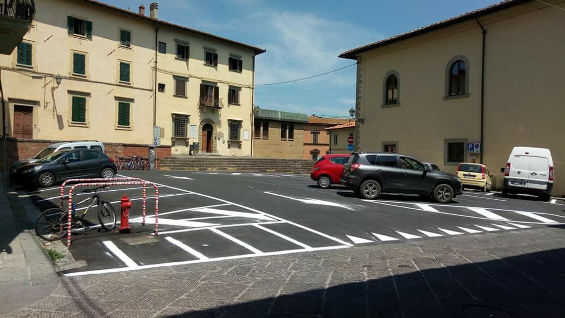 Piazza del Popolo. Galeotti attacca sui social: 'Persi 2-3 posti auto'
