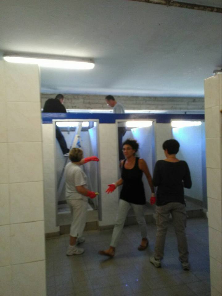 Scuole medie: genitori al lavoro, per gli spogliatoi. Il sindaco ringrazia