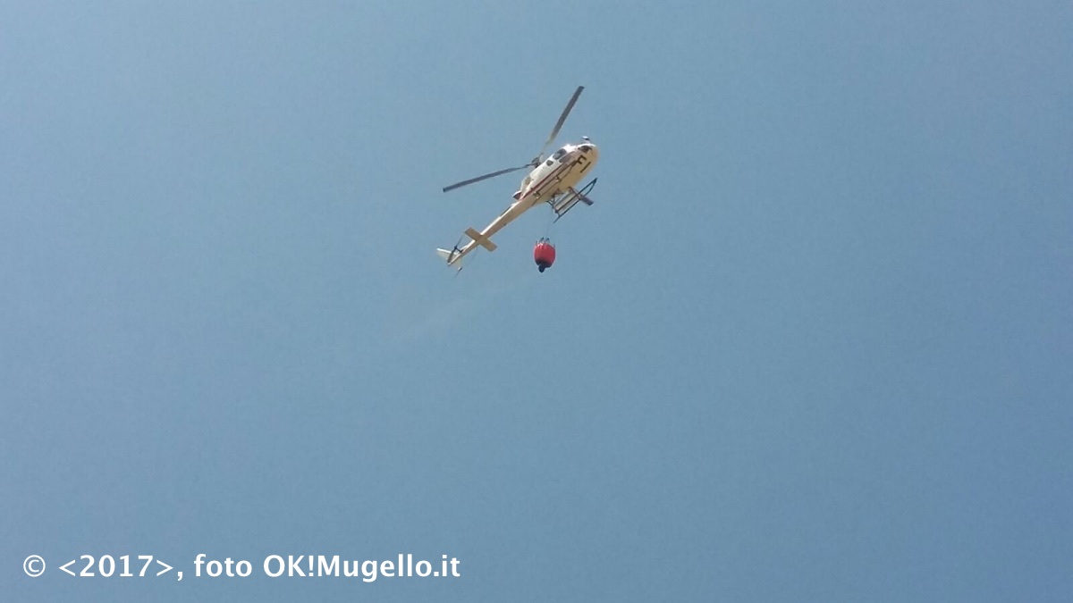 Evacuati 17 turisti per l'incendio a Bovino tra Vicchio e Dicomano