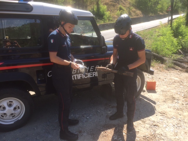 Ordigno bellico rinvenuto in una cantina fatto brillare dai Carabinieri a Palazzuolo