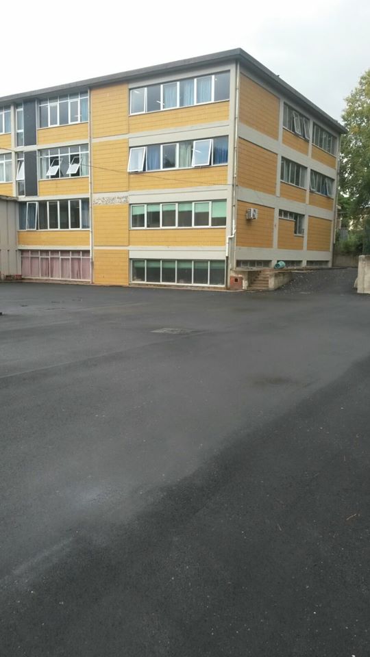 Nuovo asfalto nel piazzale delle 'medie'. Terminati i lavori