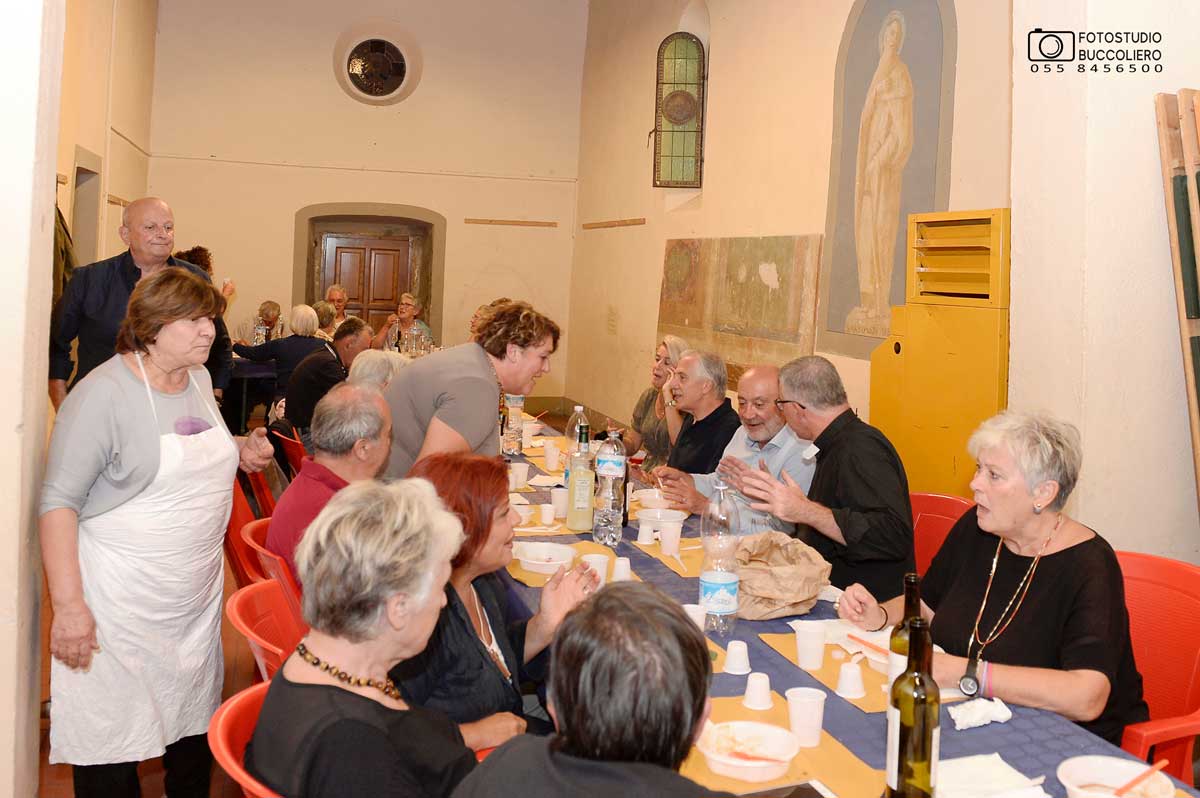 Il gruppo teatrale La Caldana saluta Don Maurizio