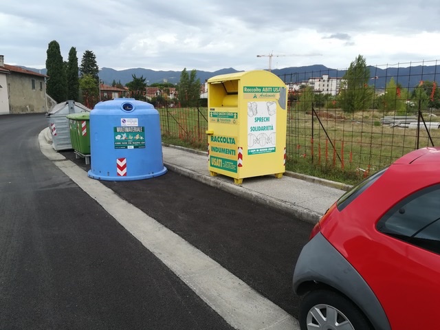 Cassonetti ed.. escrementi. Storie di marciapiedi a Scarperia e a Sant'Agata