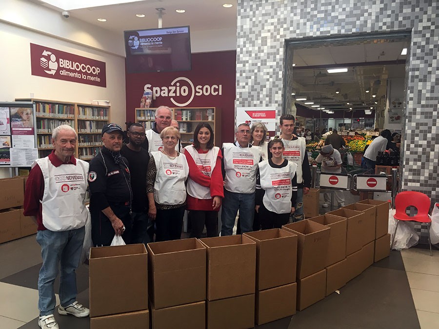 Alimenta la solidarietà . Il successo della raccolta alimentare alla Coop borghigiana