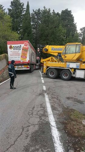 camion incastrato