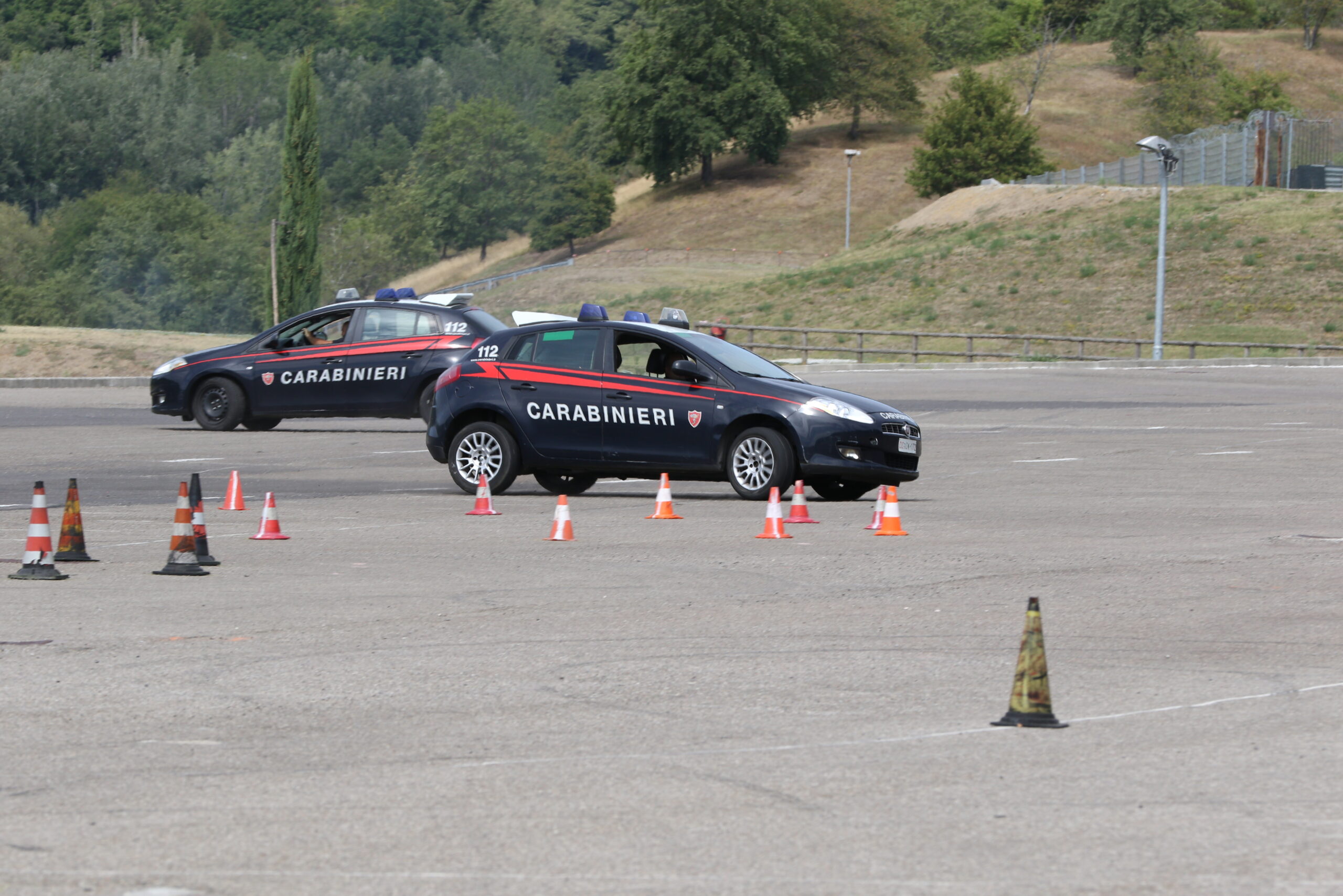 Autodromo. Corso di guida sicura per l'Arma dei Carabinieri.