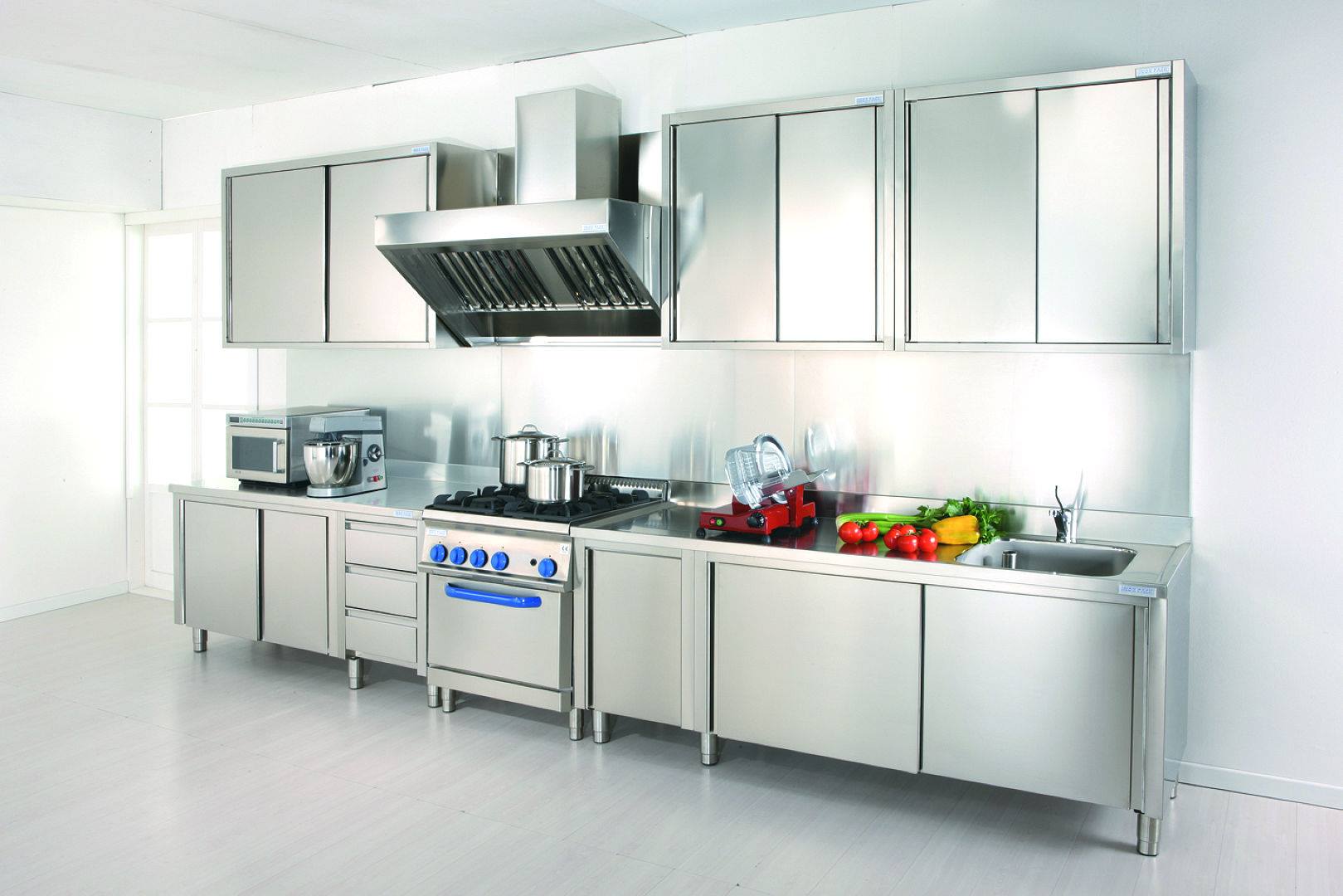 Acciaio inox, perché si usa in cucina? Ve lo spieghiamo noi