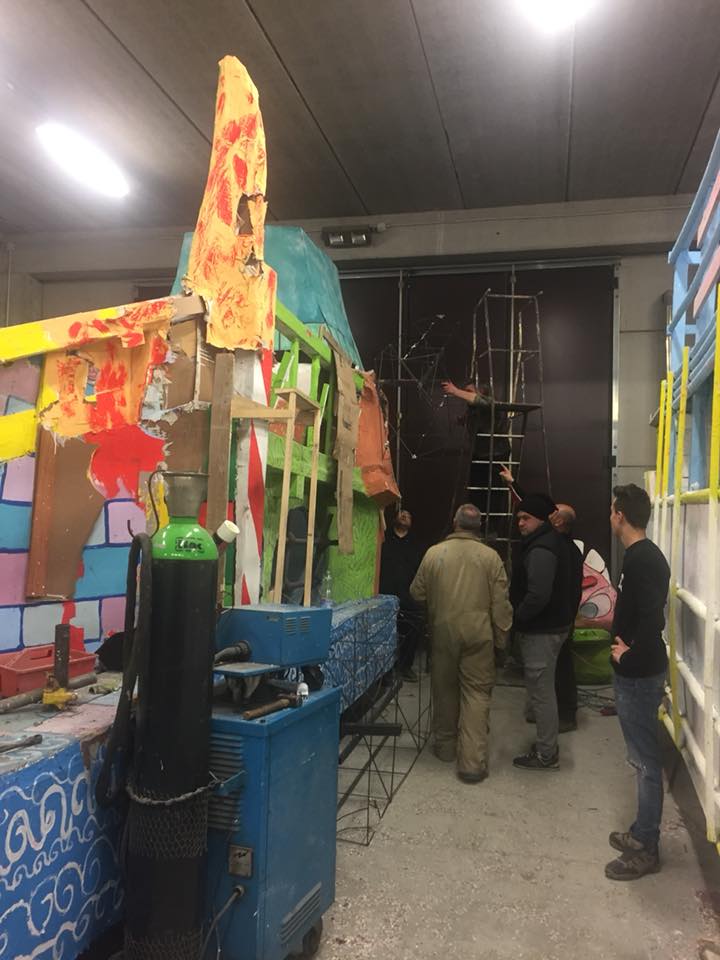 Dicomano. Volontari al lavoro per il Carnevale: ultimi ritocchi