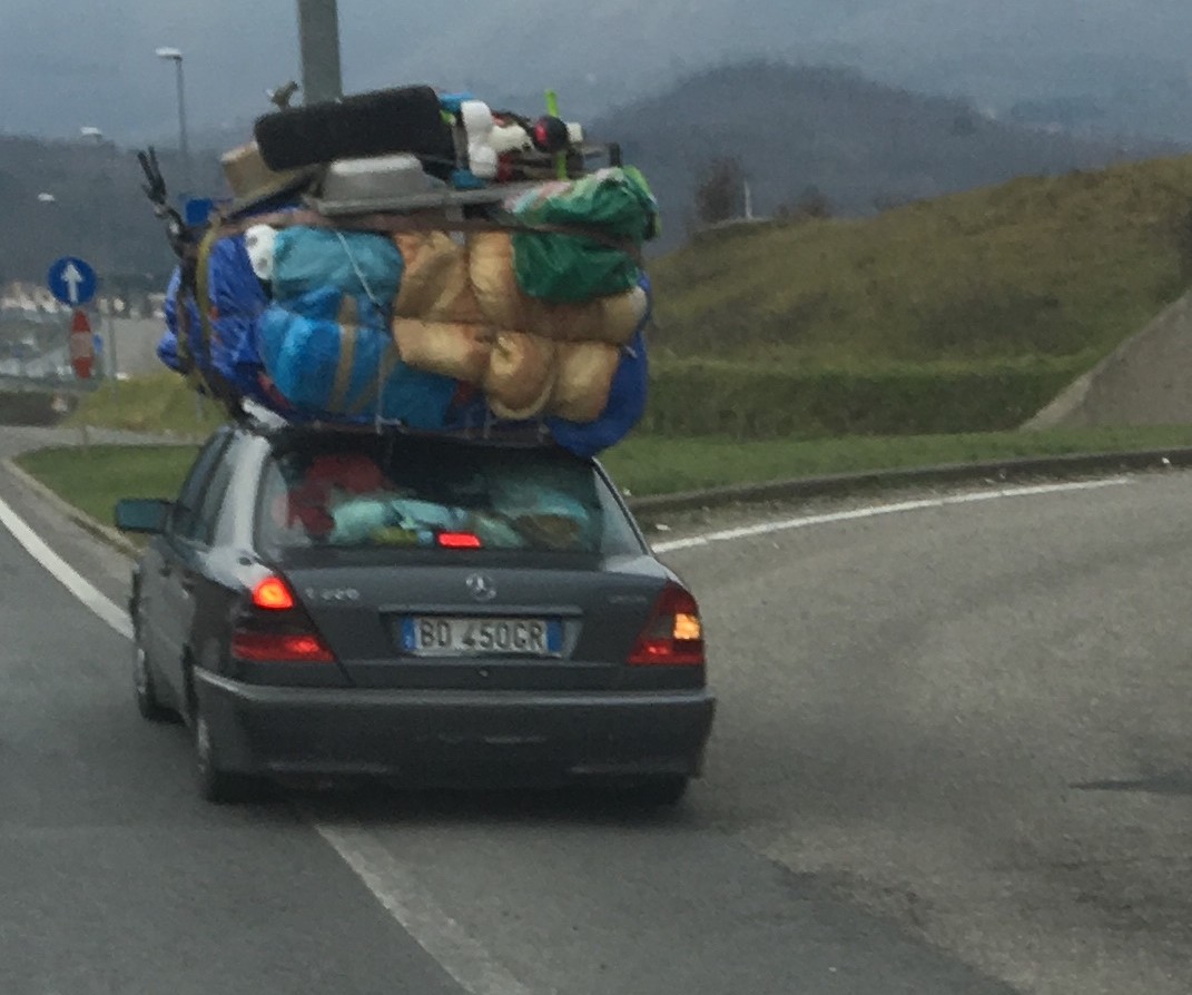 Quando si dice lo shopping.... Foto del giorno, vicino all'outlet