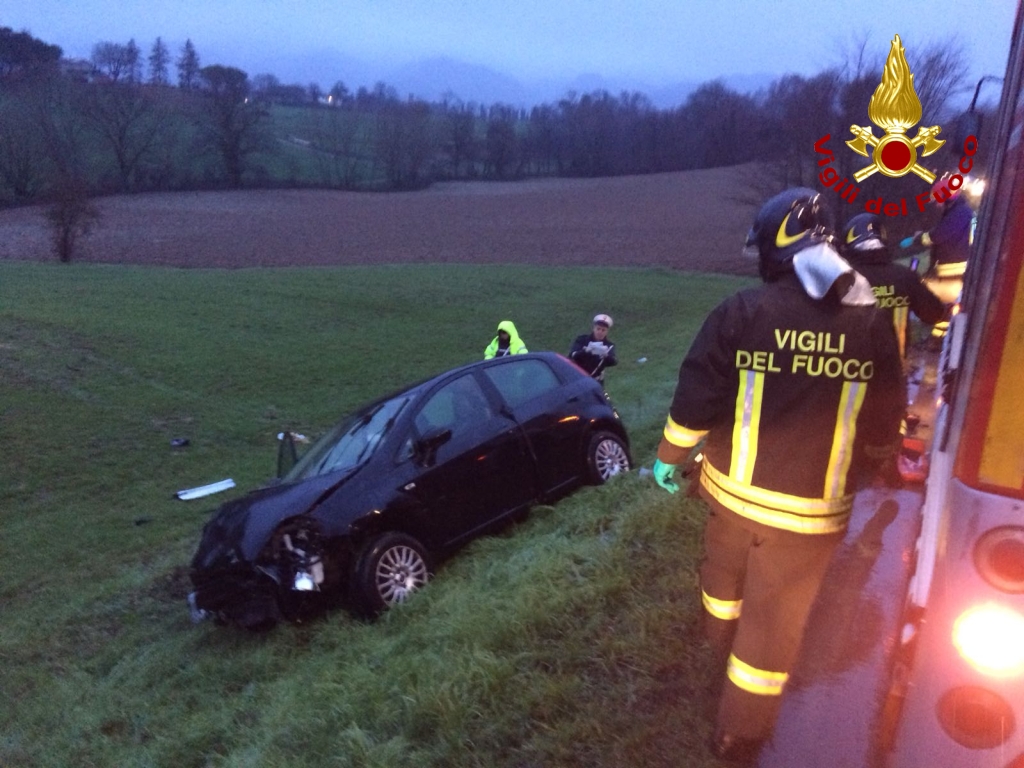 Incidente a Battiloro. Persona estratta: non è grave. Foto e aggiornamento