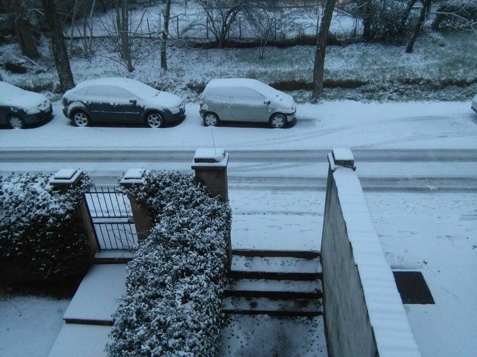 Nevicate (per ora) deboli. Filtro su Pratolino e qualche difficoltà per chi arriva da Trespiano.