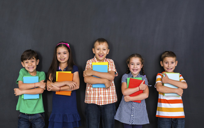 bambini-studiano-insieme