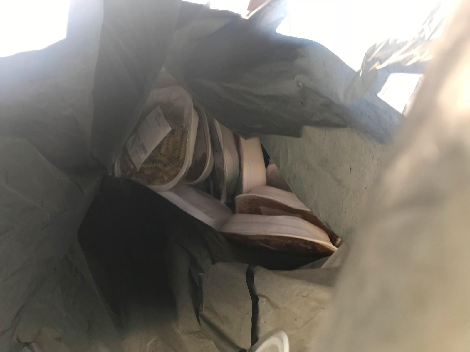 Cibo sprecato al Cas. Omoboni condanna: 'Informeremo la Prefettura'