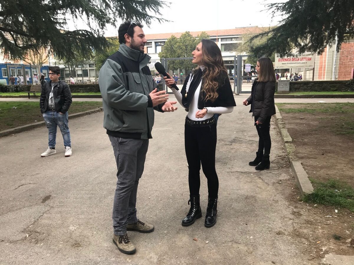 Borgo. Tutti 'barricati' per sfuggire a Striscia... c'era la Squaglia invece del Gabibbo