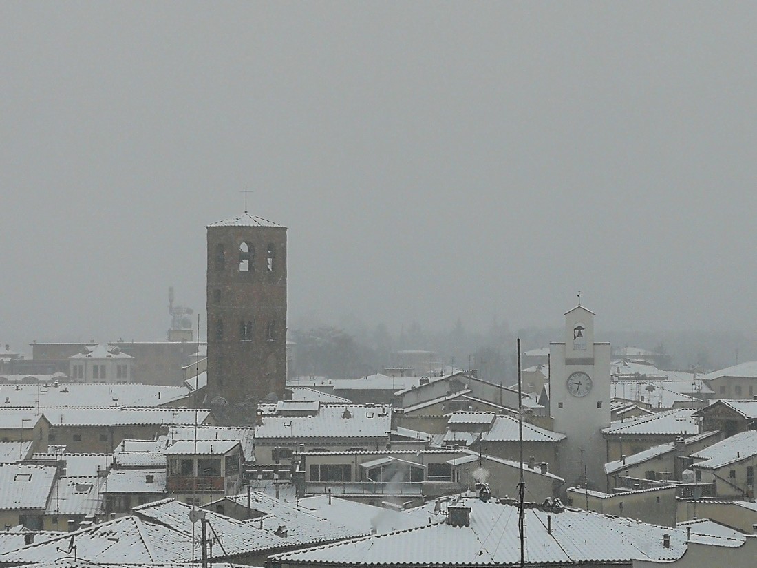 I tetti imbiancati di Borgo. Le foto di Aldo Giovannini
