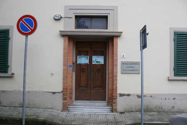 Quella ex-scuola fatiscente a Galliano. Rigettata mozione del Prc