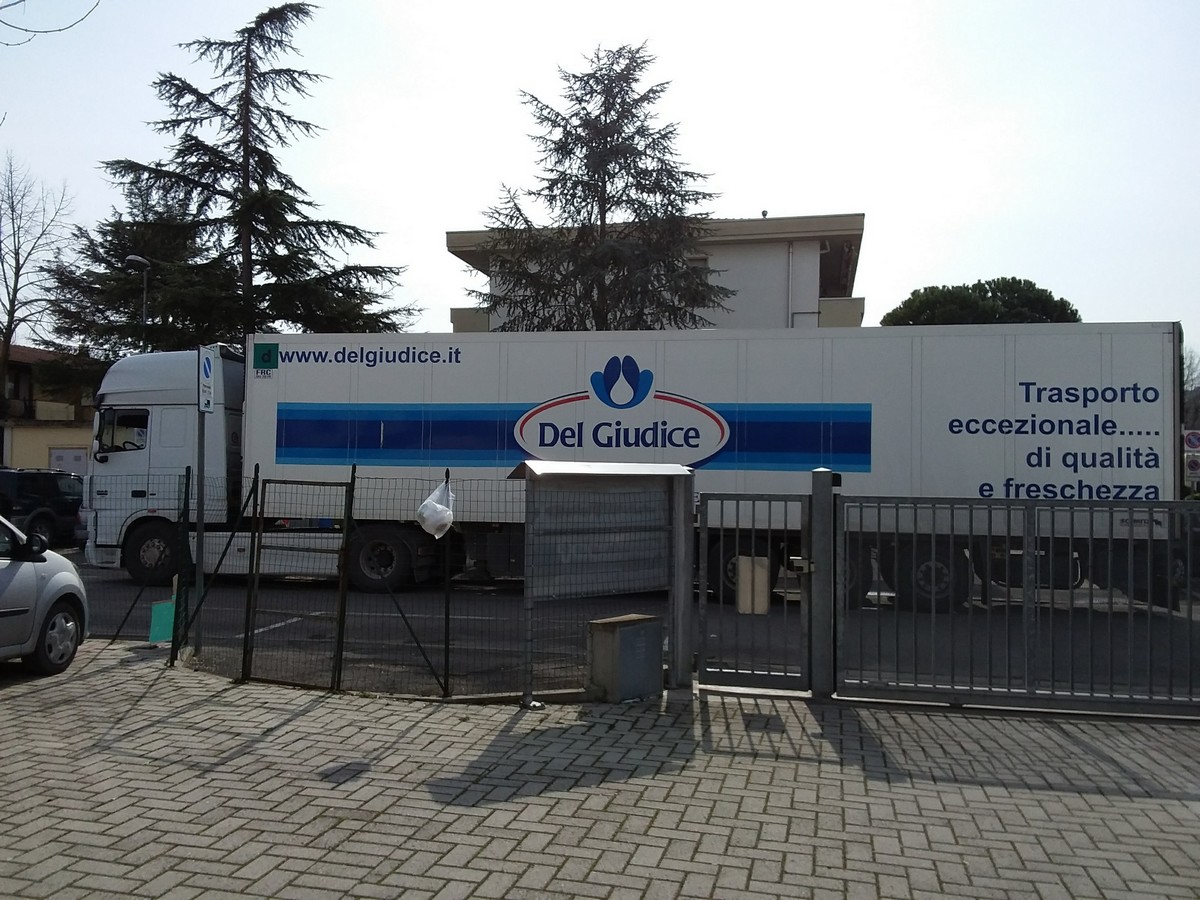 'Viavai' di Tir in Via Basaglia. La segnalazione di un cittadino