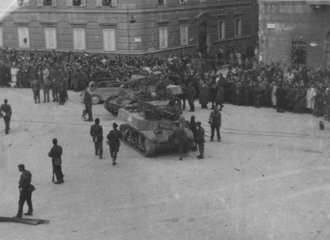 I reparti della IV Armata dell'Esercito Popolare di Liberazione della Jugoslavia, tra cui il IX Korpus sloveno, entrano a Trieste il 1. maggio 1945.