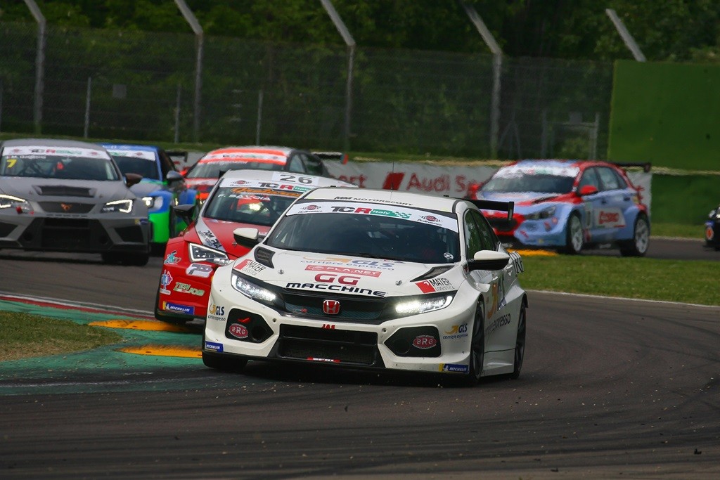 Max Mugelli. Weekend 'in crescendo' a Imola, nel Tcr Italy