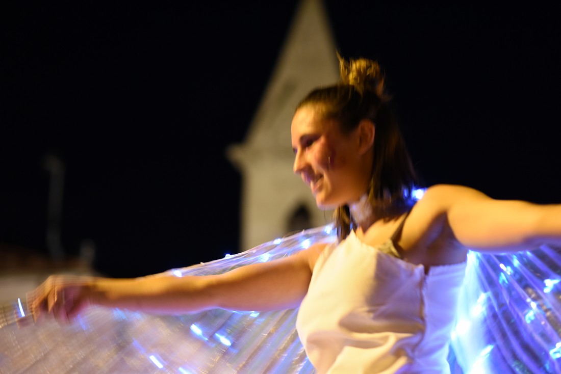 La magia del fuoco e del ballo a Casaglia. Le foto