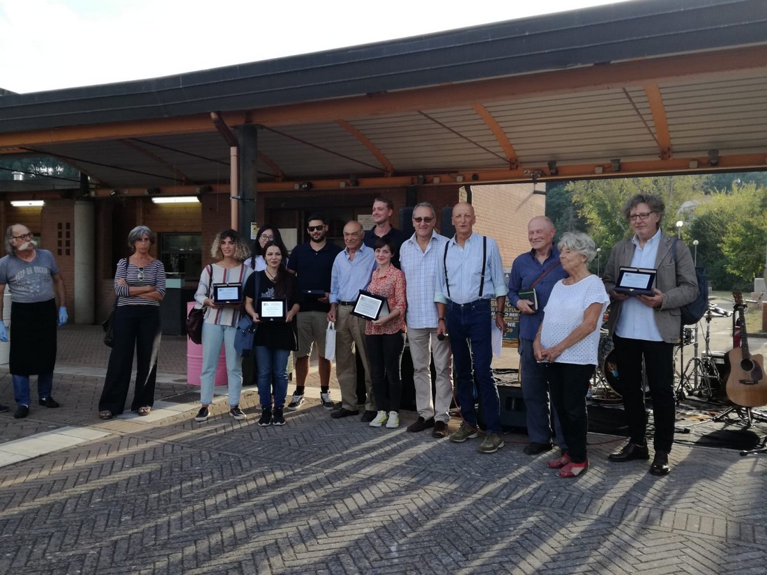 Aurora Avvantaggiato vince il Simposio di scultura. Premio giuria popolare per Luigi Mancuso