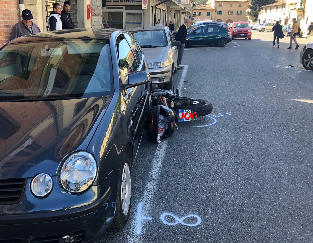 Auto contro scooter. Piccolo incidente a Borgo
