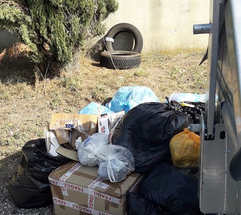 rifiuti cimitero vicchio 3