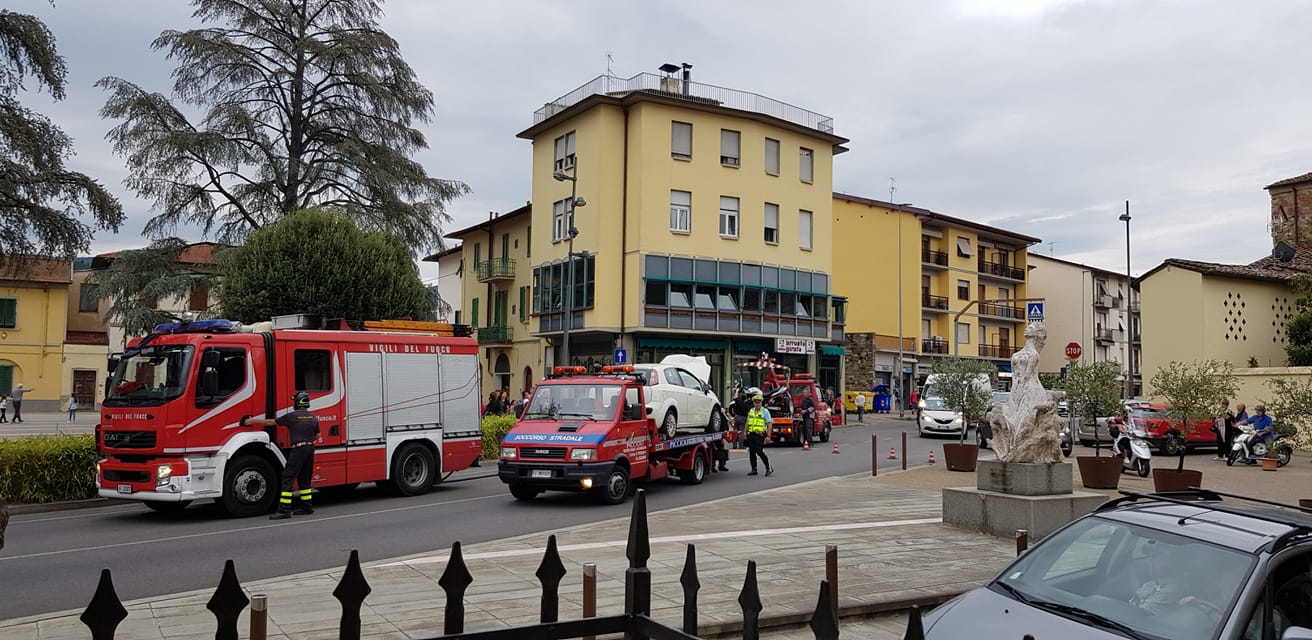 Sieci. Incidente stradale in Via Aretina: Coinvolti un'auto e uno scooter