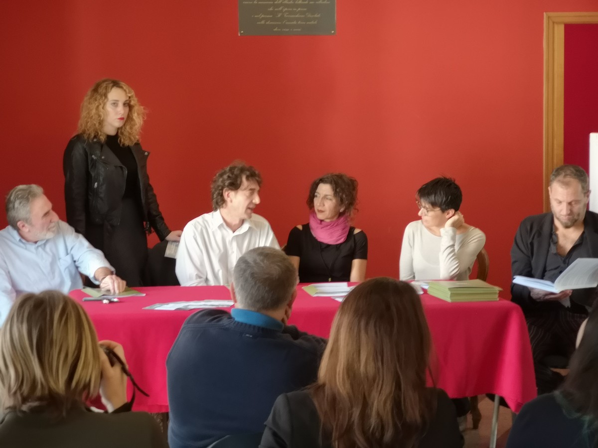 Teatro Corsini, presentata la stagione. Via con 'Hotel Miramare'