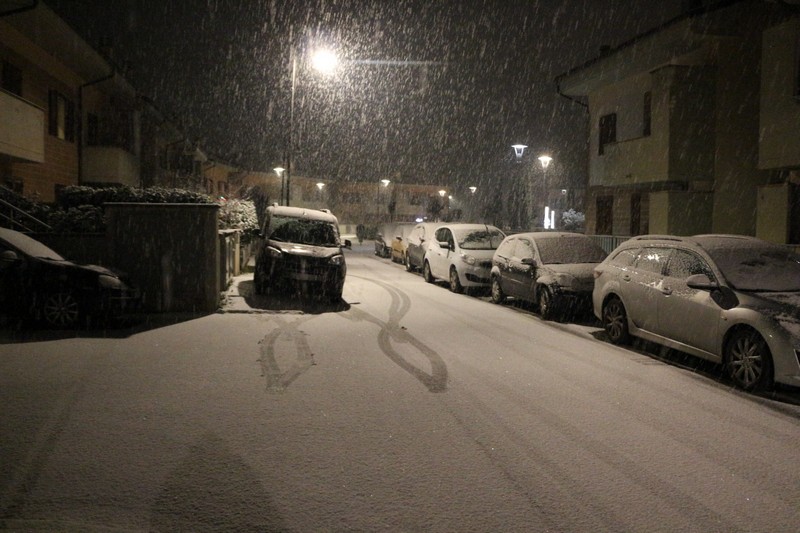 borgo sotto la neve