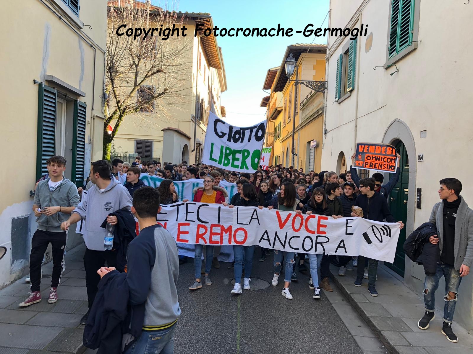 Giotto Ulivi in corteo contro l'accorpamento. Le foto più belle di oggi