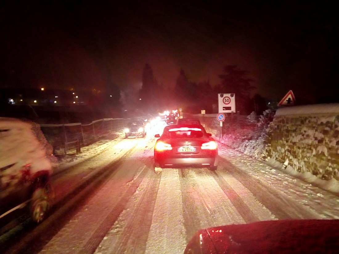 La neve muta in pioggia, domani scuole aperte. Ci sono stati disagi su Pratolino