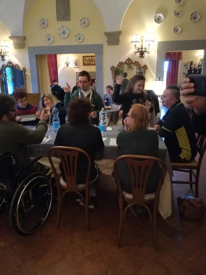 ‘Giornata speciale’ a Villa Aurora per ragazzi disabili grazie al “Movimento Solidale” e “I colori delle stelle”