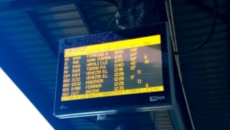 Treni cancellati per neve... Ma la neve non c'è. Fioccano le polemiche