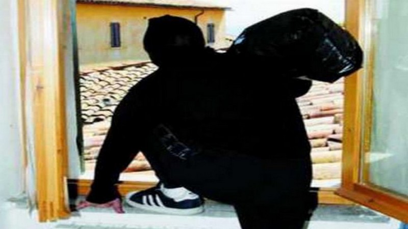 Rufina. Ladro entra dal tetto, arrestato