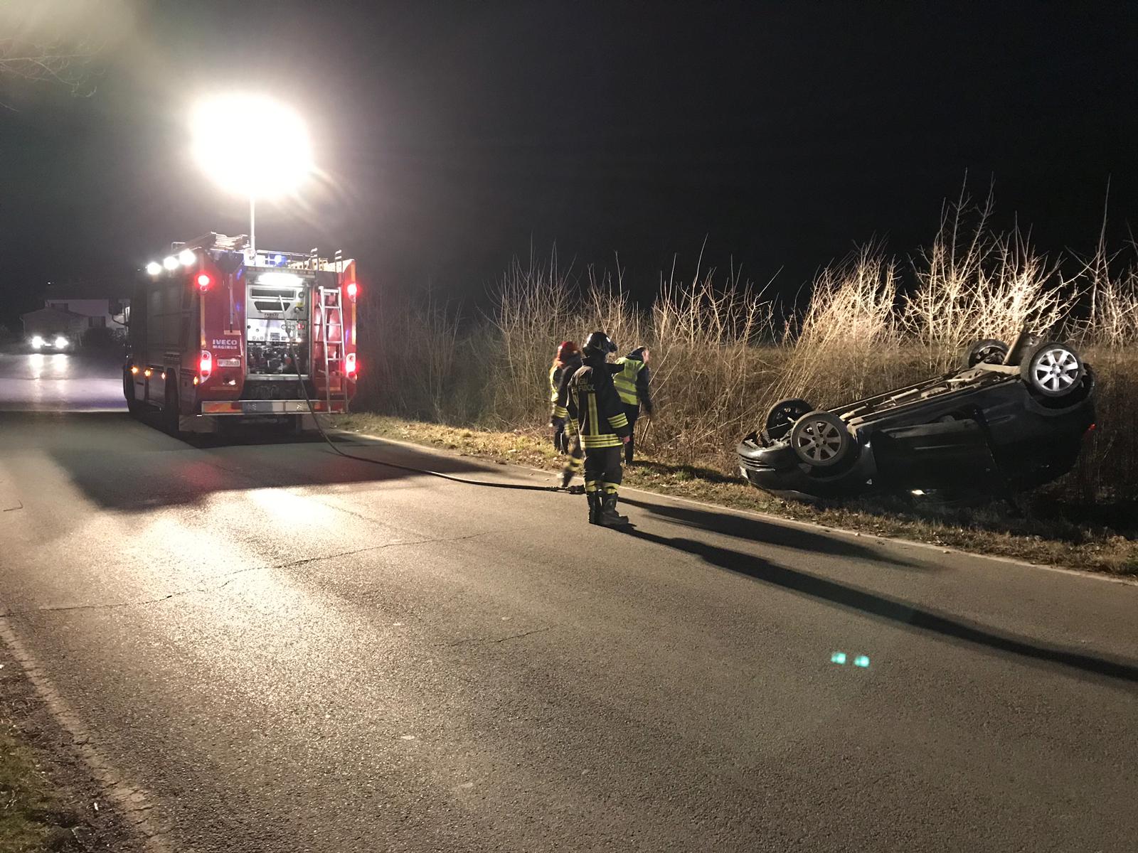 Auto ribaltata tra Sagginale e Ponte a Vicchio, ragazza in ospedale