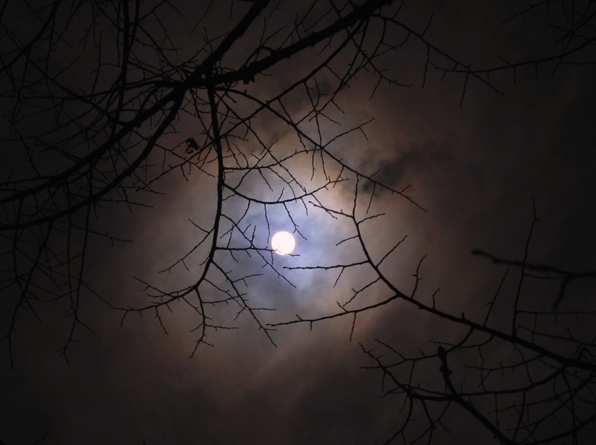 Il Mugello e la luna. Nei vostri scatti