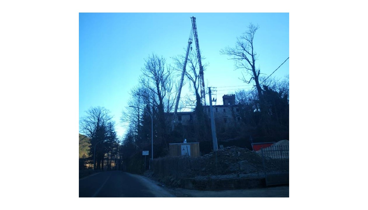 Marradi. Finalmente si smonta la gru a 'Villa Annunziata'