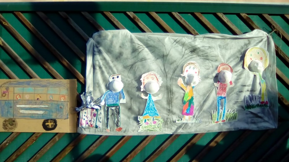 'No al terminal bus'. Disegni di protesta fuori dalla materna di Borgo