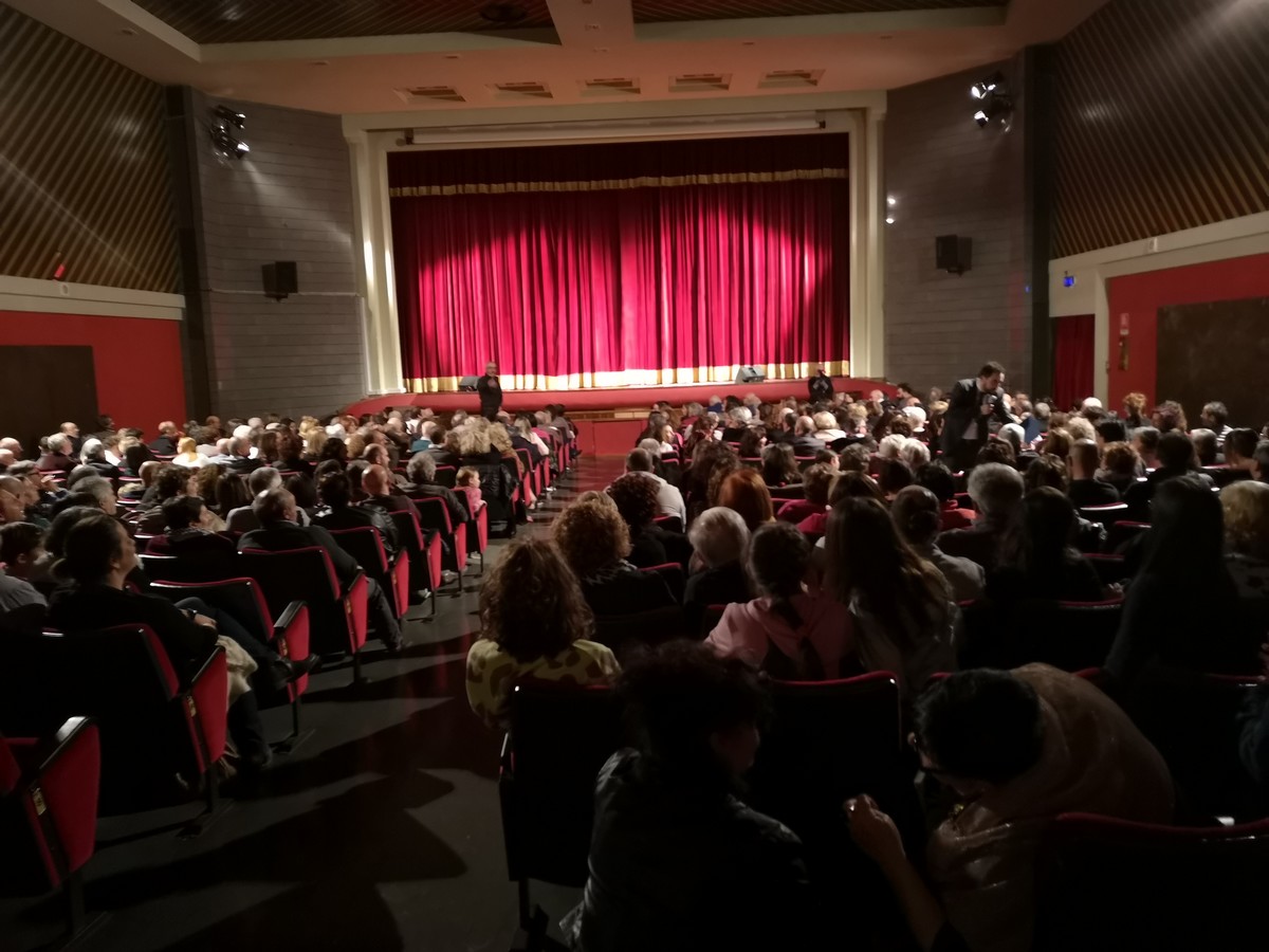Il Corsini esaurito per la serata tributo a Paola Leoni. Recensione