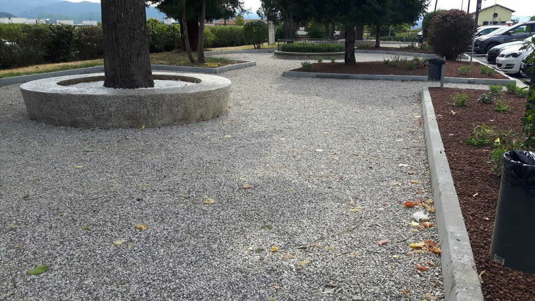 Borgo. Un'aiuola dedicata a Dino (Campana) e Sibilla