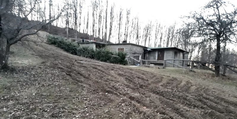 Marradi. Vandali danneggiano la baita di Poggio Giuliano, sul monte Lavane