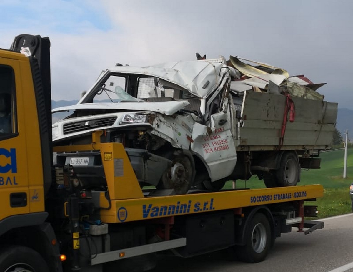 Incidente di Scarperia. La foto del furgone incidentato