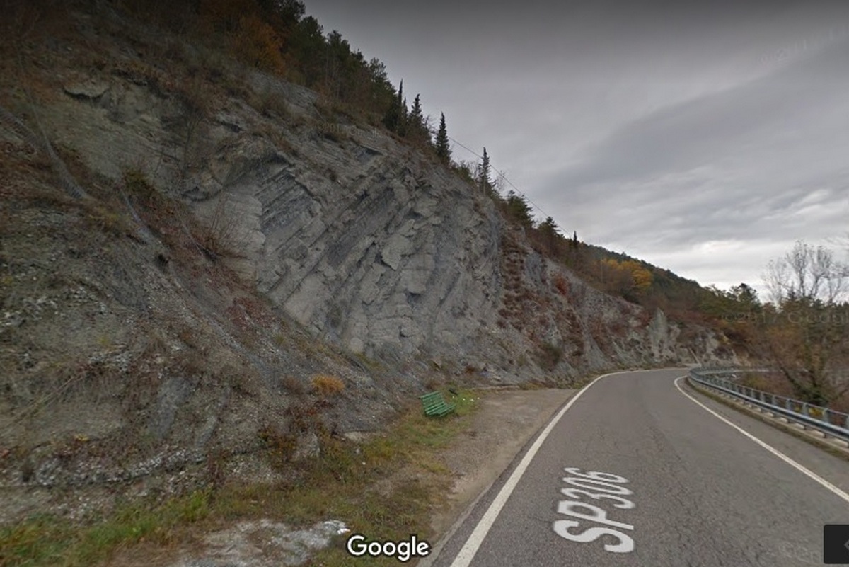 Pericolo massi. Traffico interrotto da Palazzuolo verso la Romagna