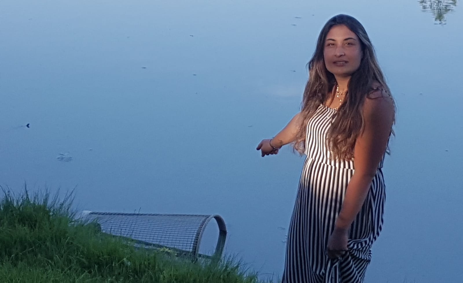 Lago di Montelleri. Rifiuti e cestini lanciati in acqua