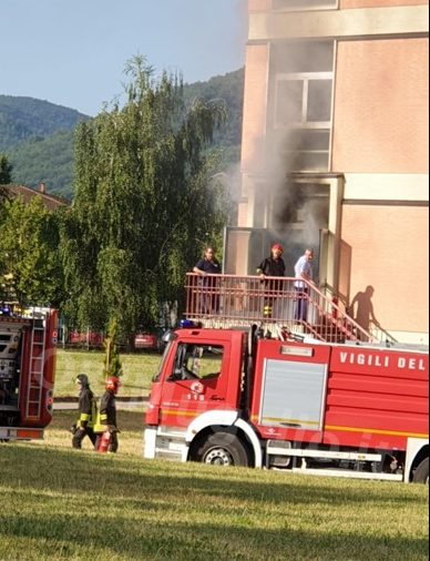 Borgo. Principio d'incendio in radiologia. Brucia un apparato elettronico, arrivano i pompieri. Le foto