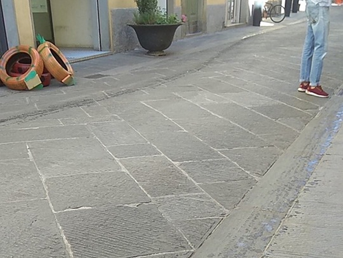 Borgo. Olio in strada in Corso Matteotti e Piazza Gramsci. Segnalazione di un lettore