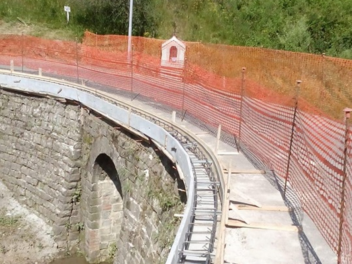 Non solo Contea. Lavori anche al ponte di Corella. Foto del giorno